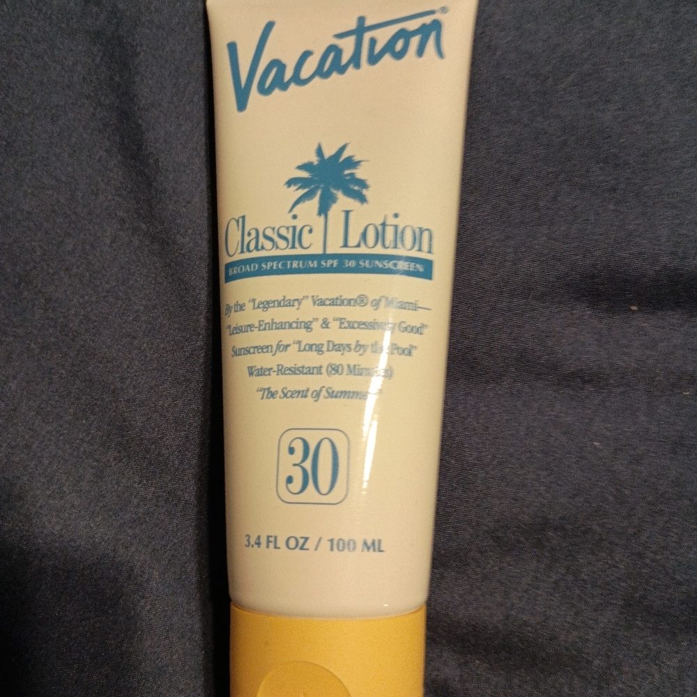 Vacation Classic Lotion SPF 30 - Cream & Yellow
